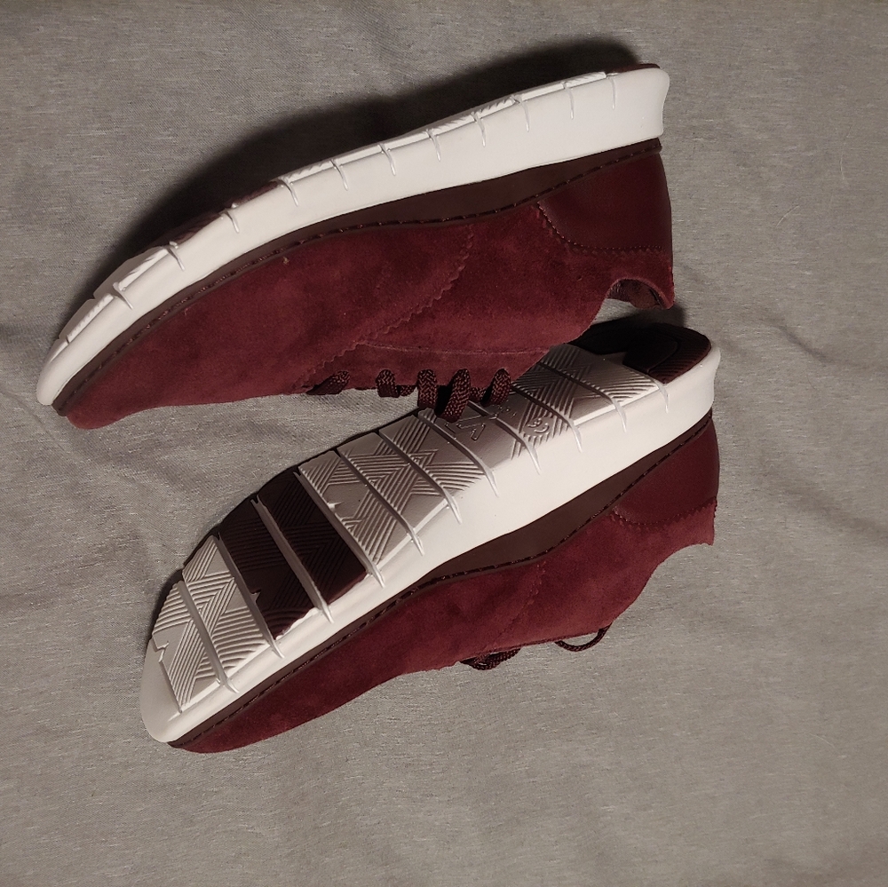 Vionic Orthotic Sneaker - Picture 4 of 7
